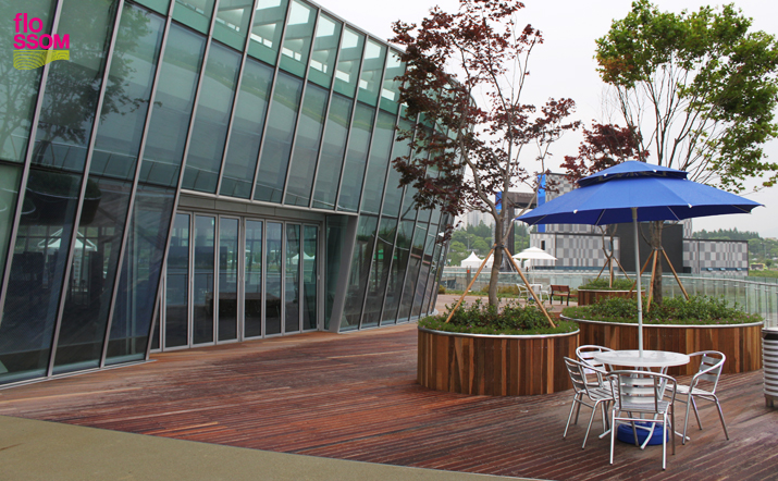 가빛섬의 1층 데크공간