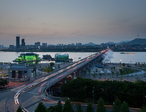 A night in Sebitseom and the Banpo Bridge Rainbow Fountain